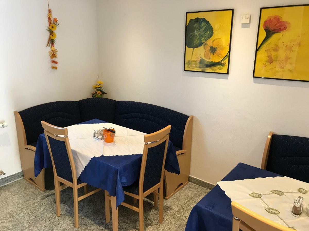 Gaestehaus Lindenhof Homestay *